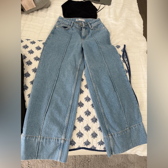 Zara Light Flare Jeans - Picture 2 of 4